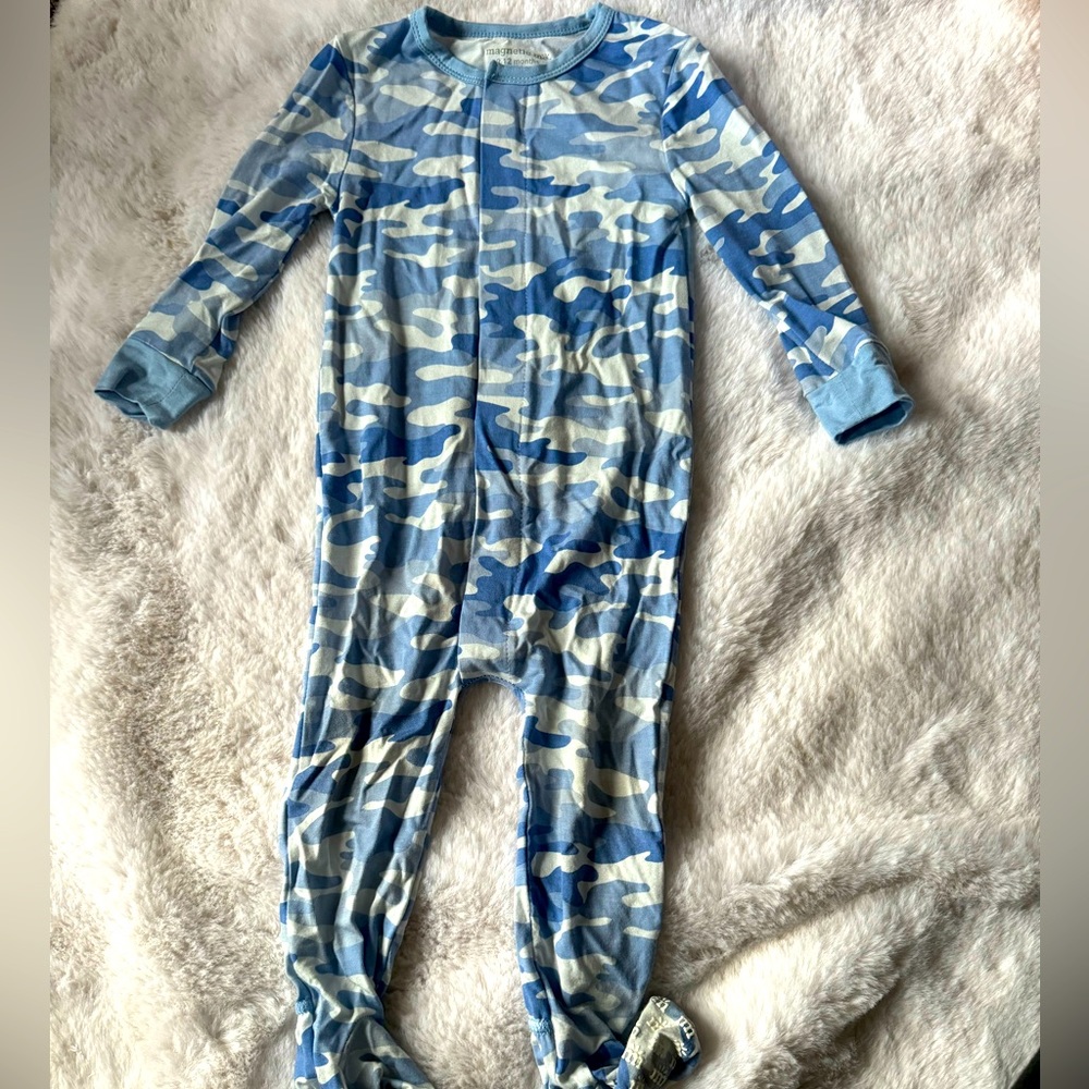 Magnetic me sleeper